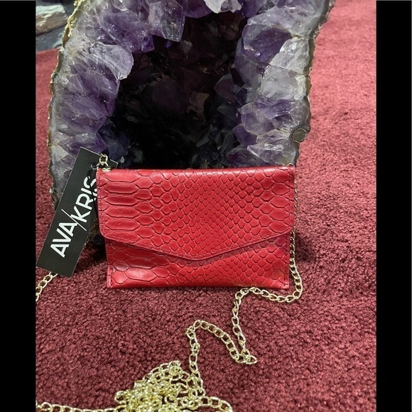 Ava + Kris Meg Ruby Red Snake Print Mini Crossbody - Picture 1 of 2